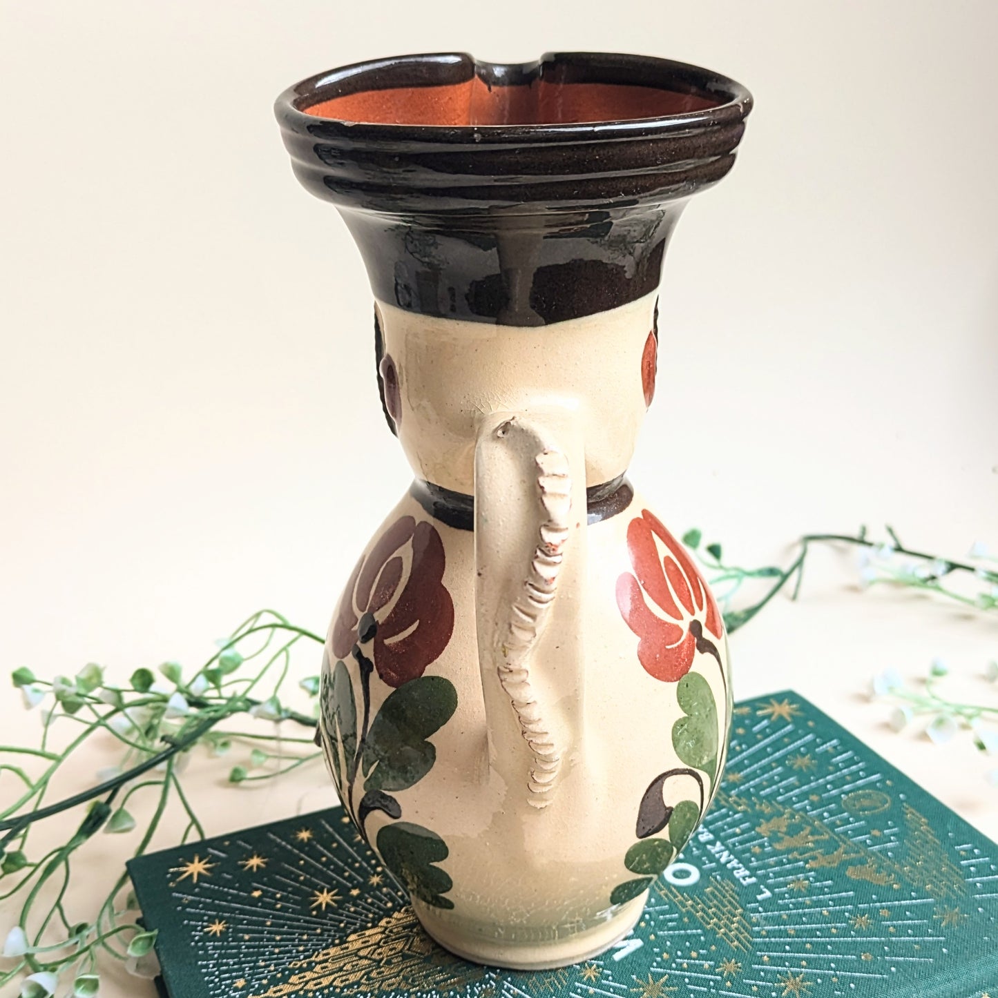 Ungarische Miska Vase