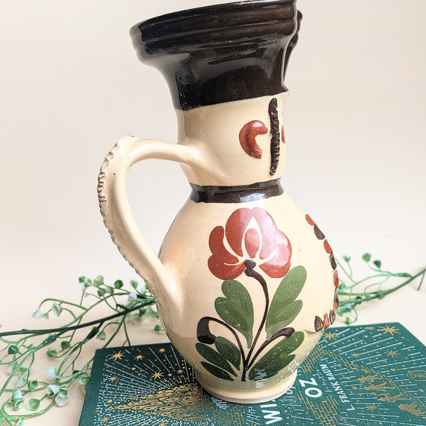 Ungarische Miska Vase