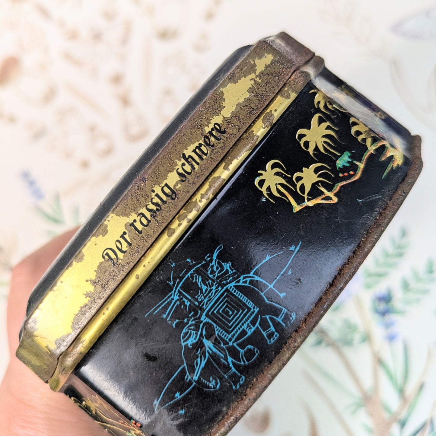Peacock tea tin