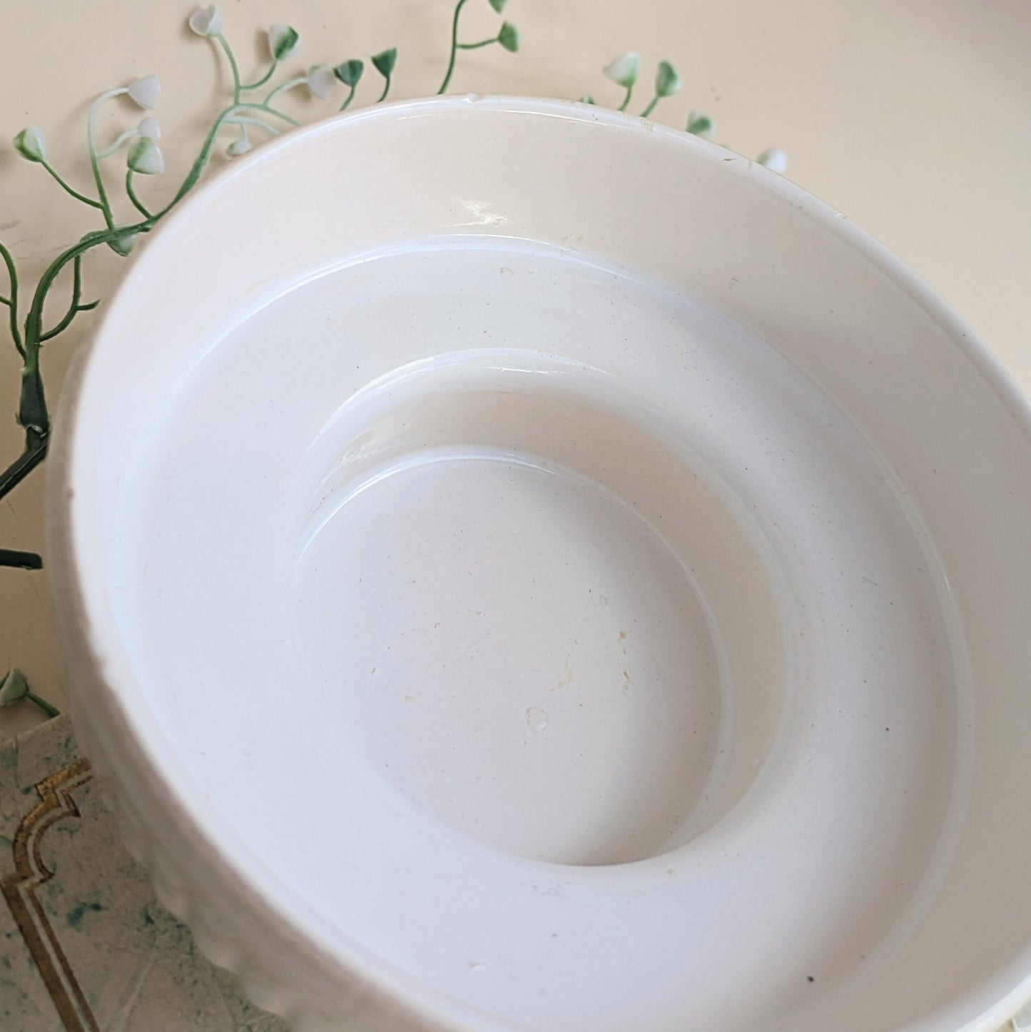 Bol bas en céramique blanche