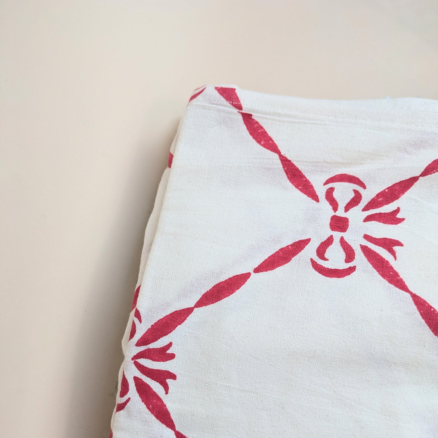 Tablecloth red bows