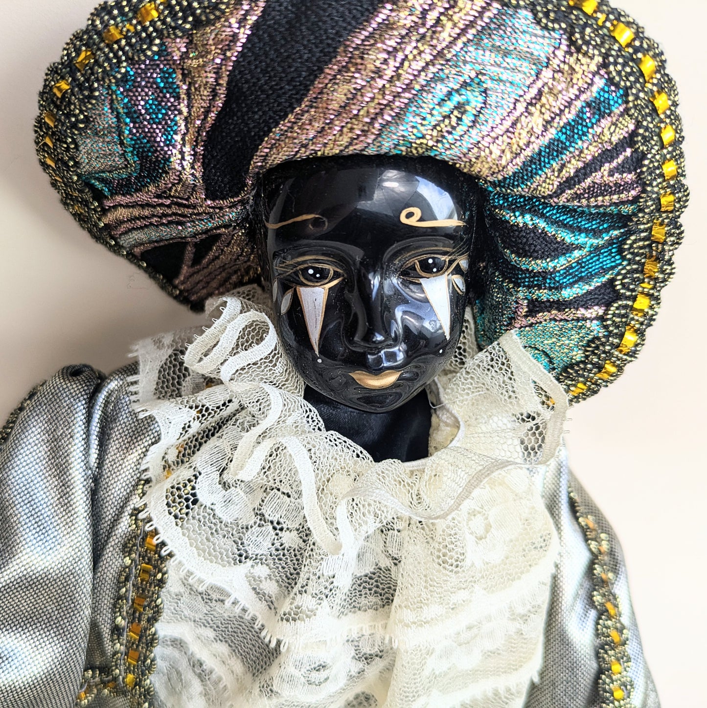 Venezianische Harlekin Puppe Schwarz