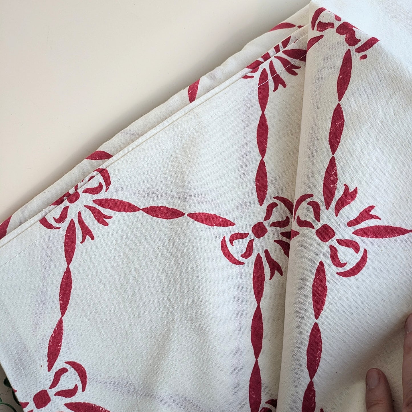 Tablecloth red bows