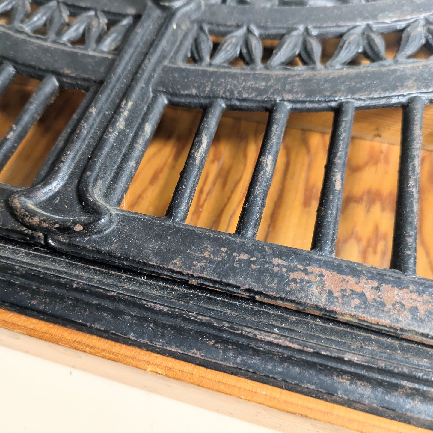 Wandregal Jugendstil Gusseisen