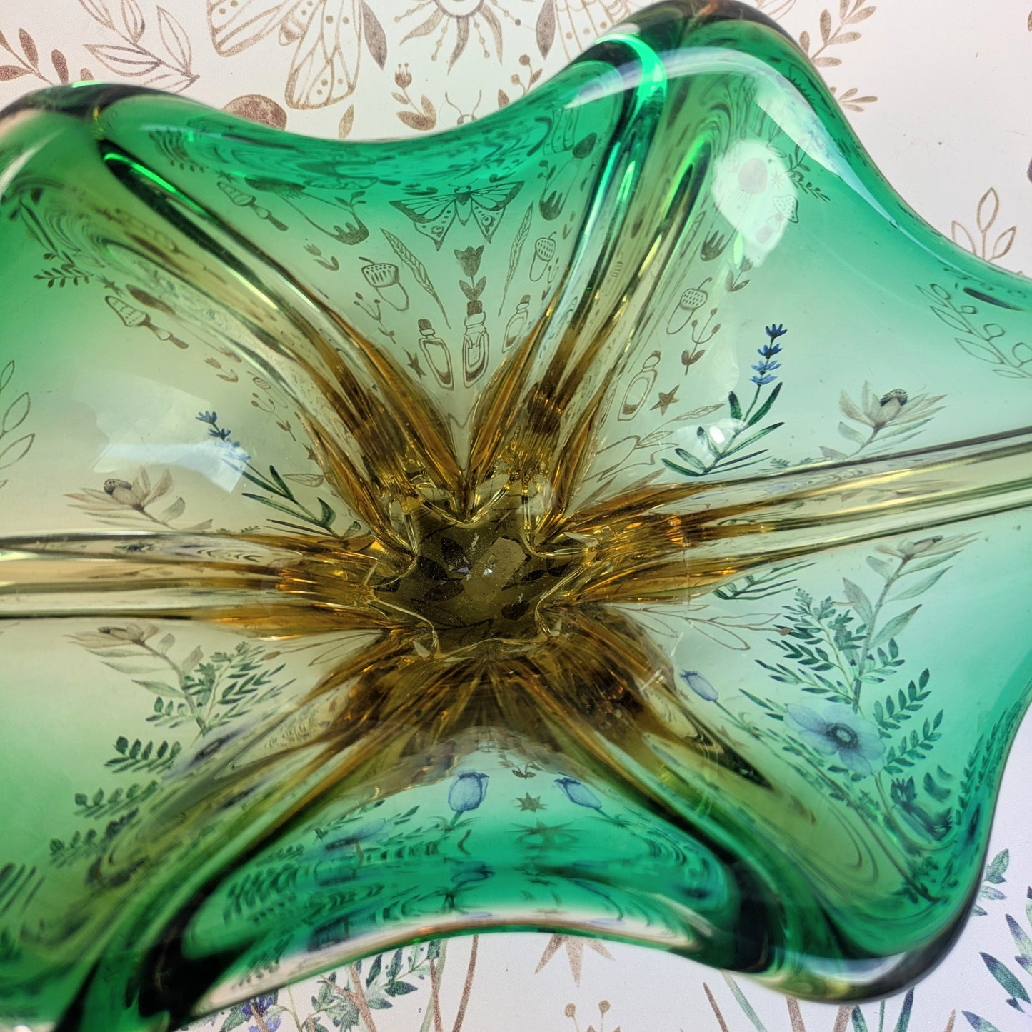 Murano pointed vase green
