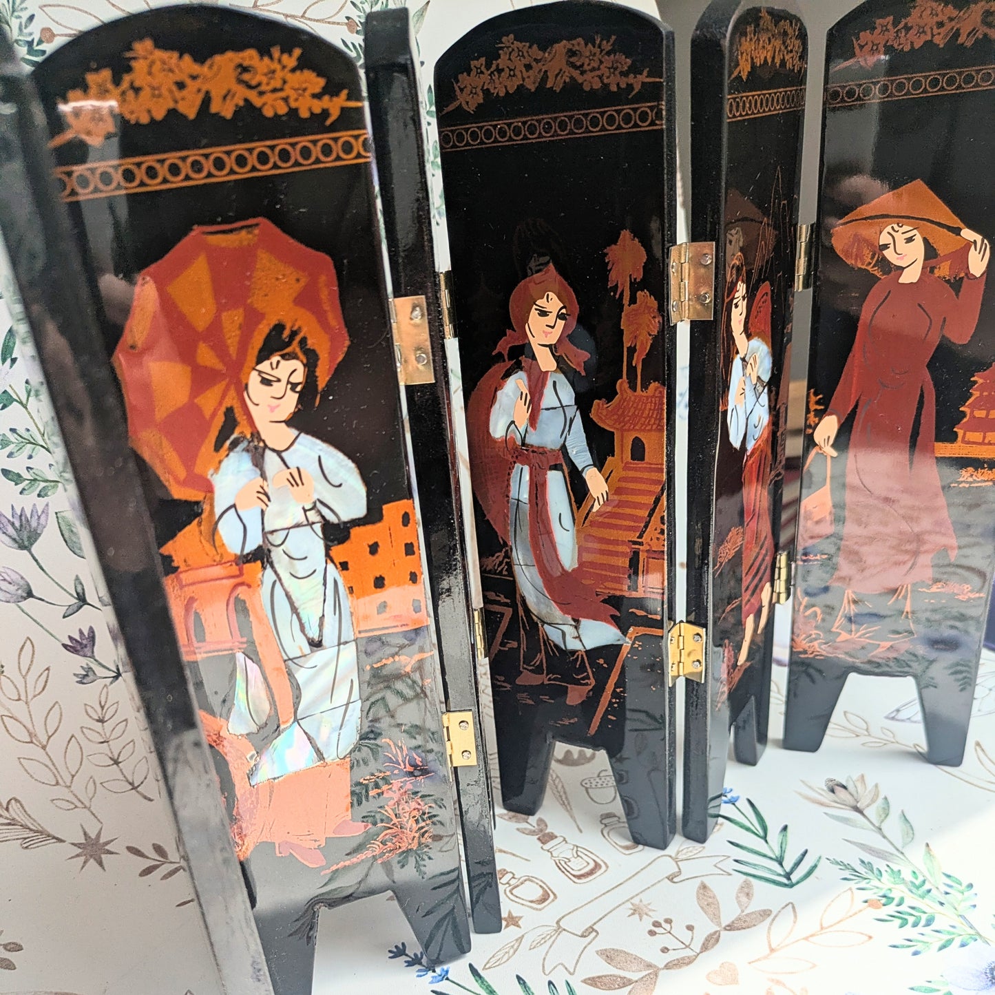 Asian table screen