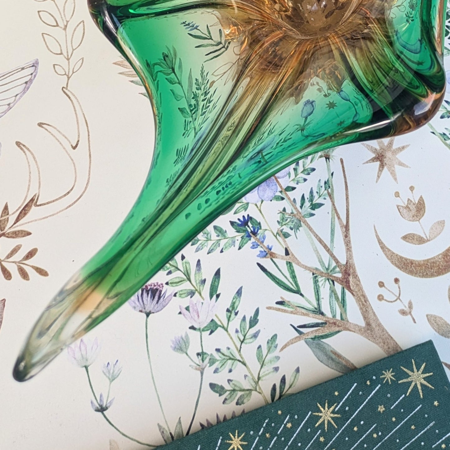 Murano pointed vase green