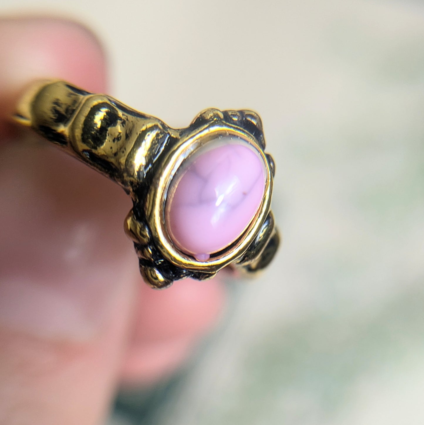 Ring mit rosa Marmorstein