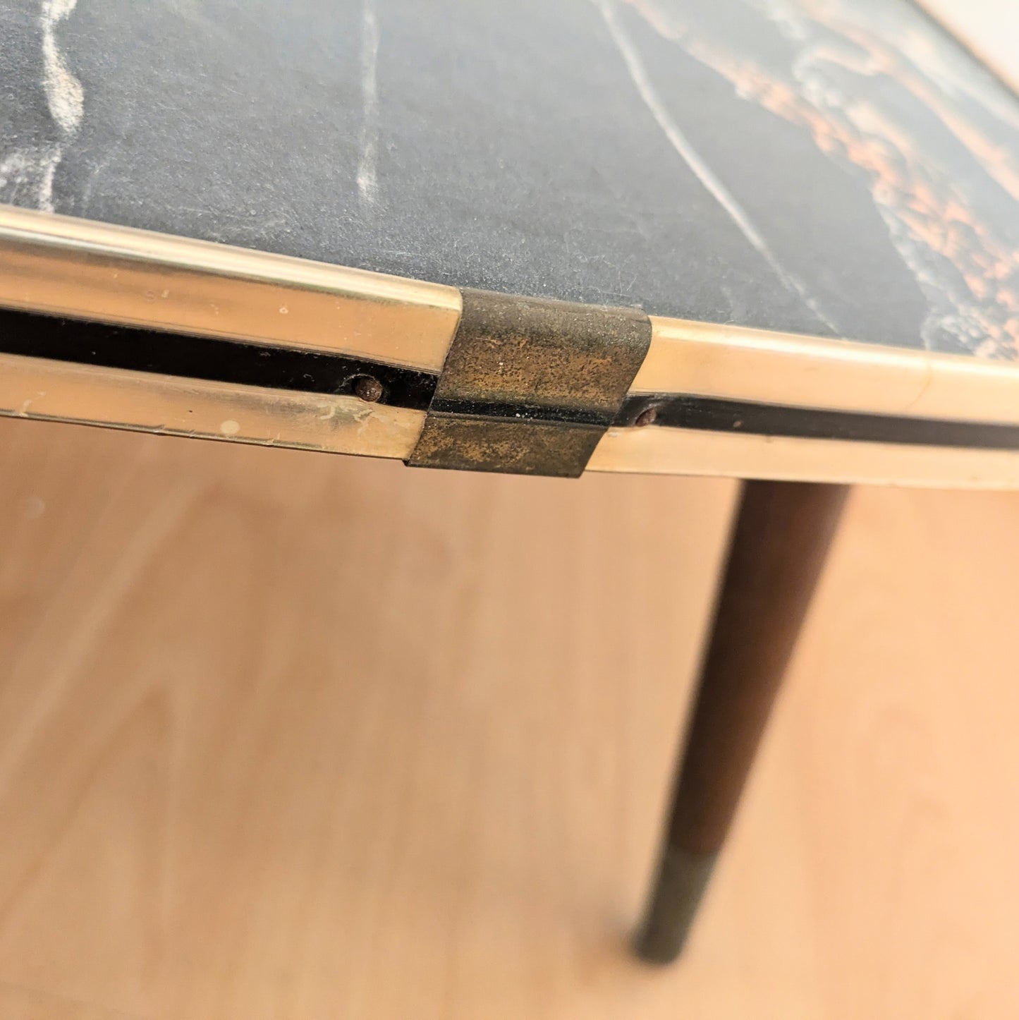 Table rognon en marbre