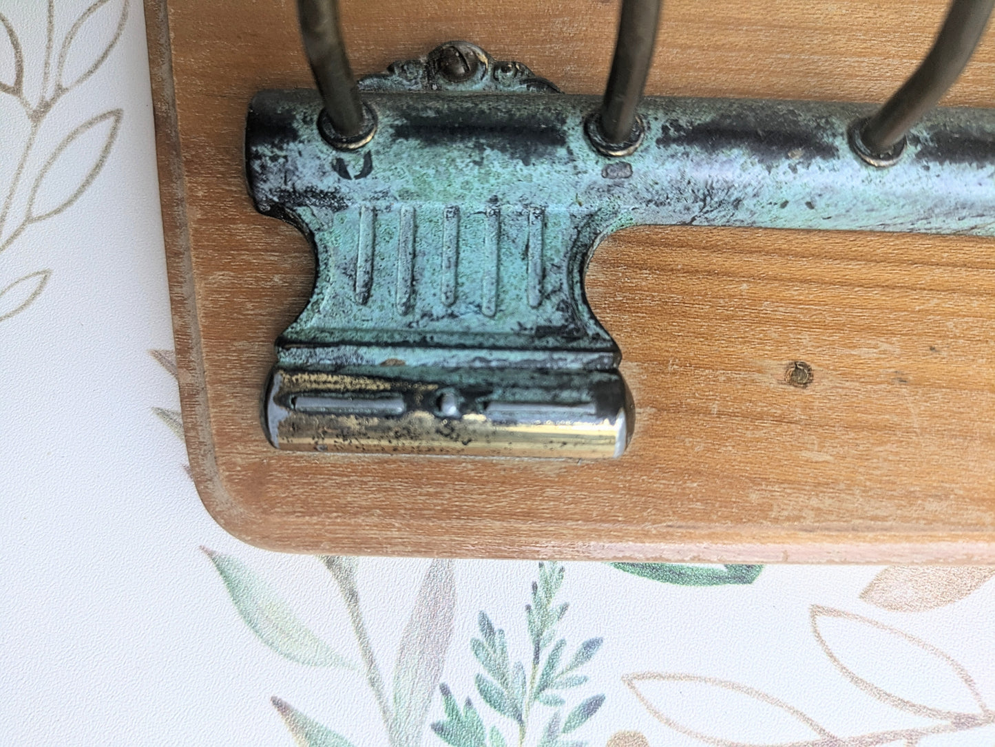Key rack with metal key