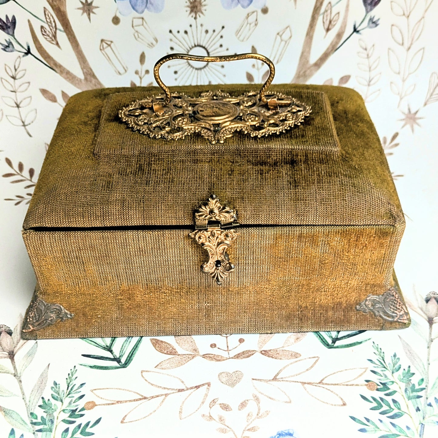Jewelry box velvet green