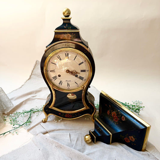 Uhr mit Wandkonsole