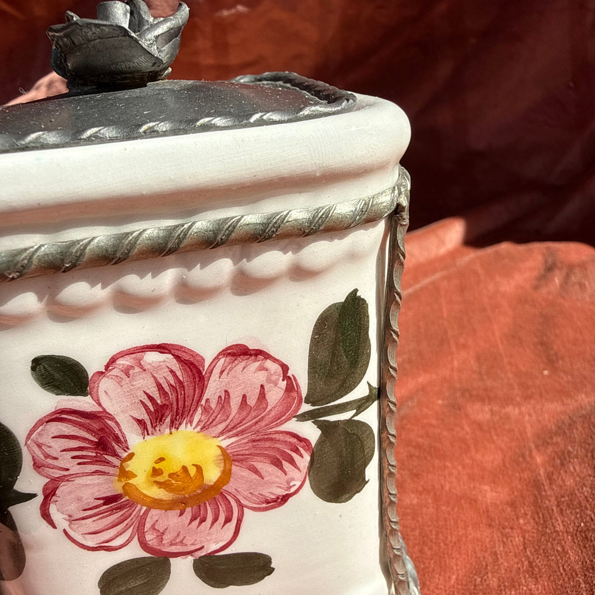 Zuckerdose in Zinngeflecht