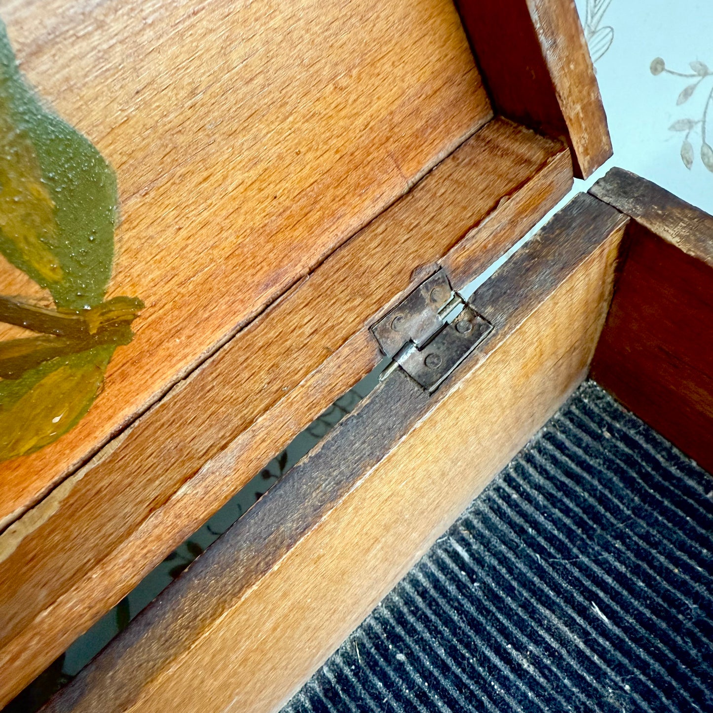 Bemalte Holzbox antik Blumen