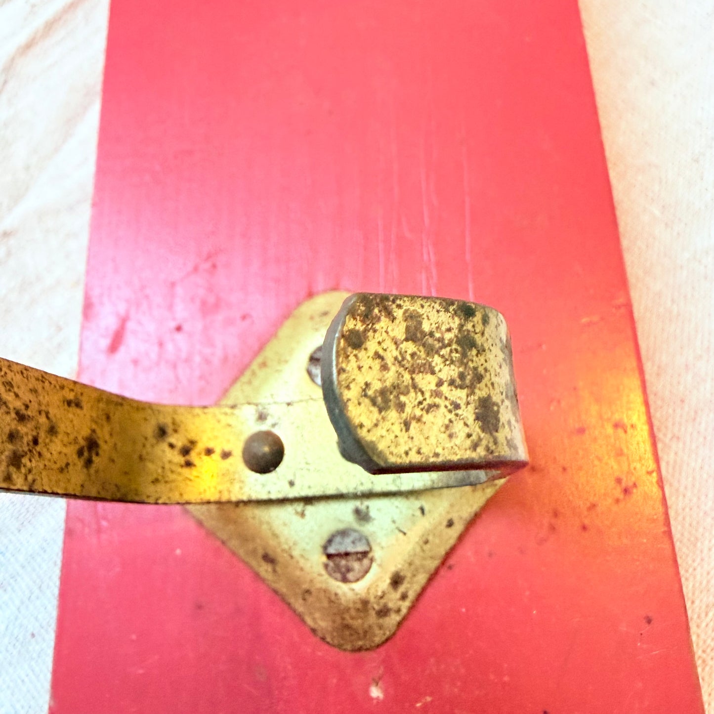 50s Garderobe rot