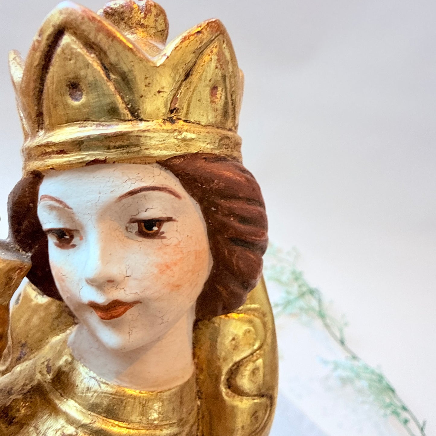 Madonna mit Kind geschnitzt