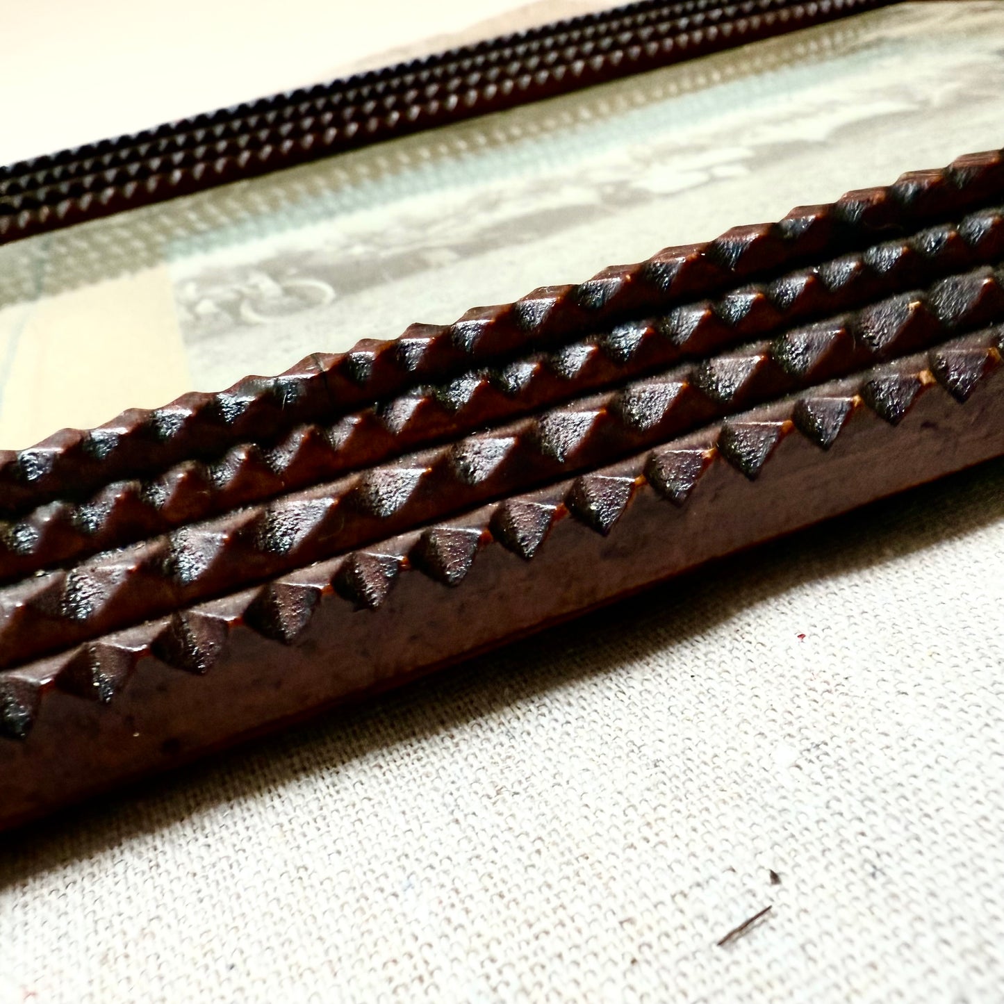 Tramp Art Rahmen mit Perlmutt