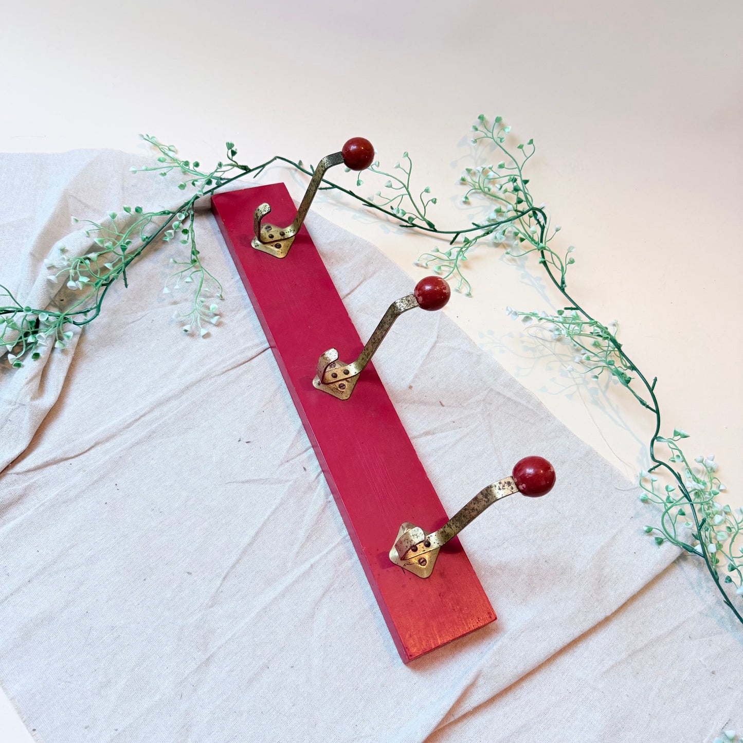 50s Garderobe rot