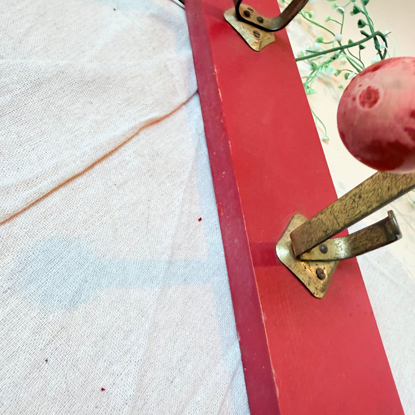 50s Garderobe rot