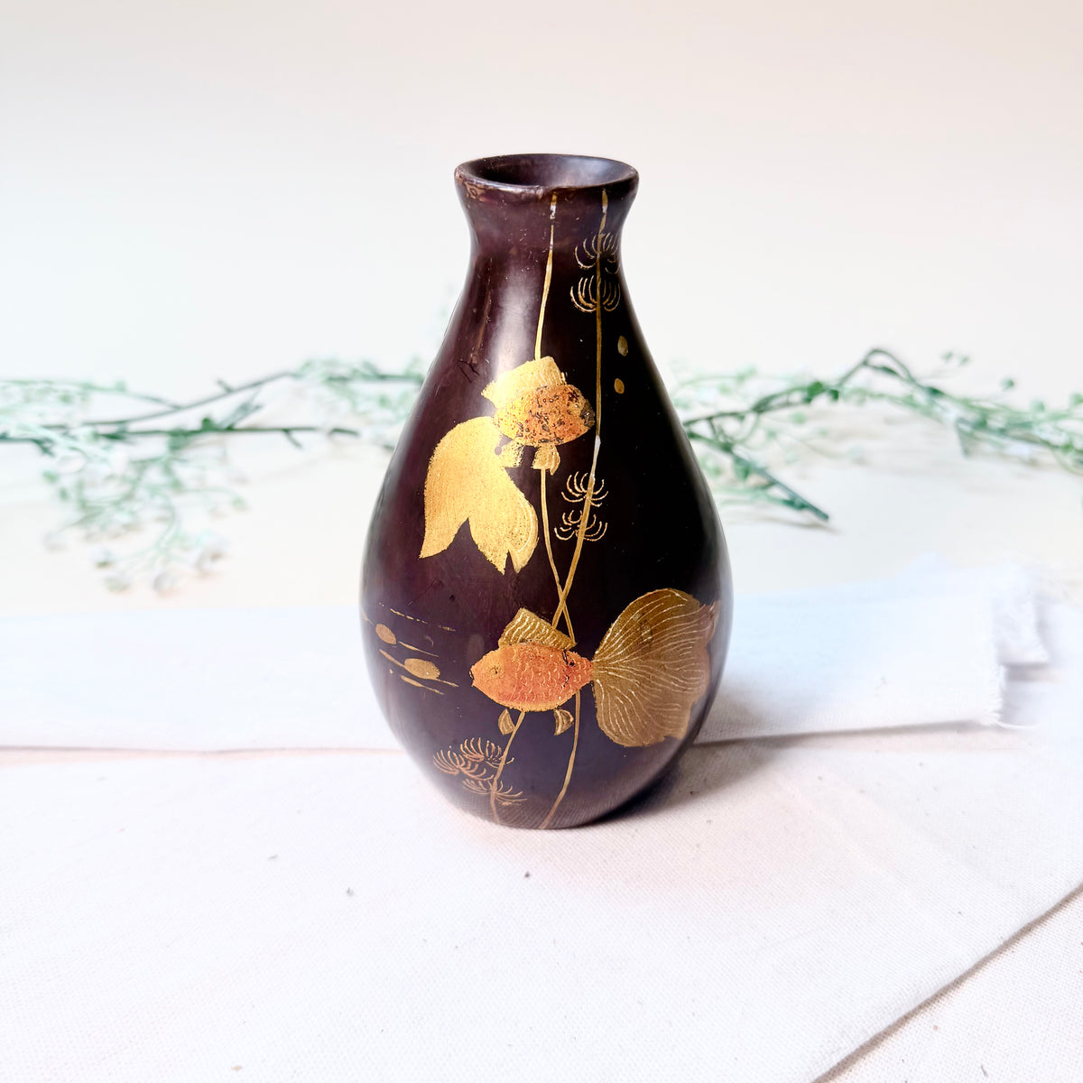 Asiatische Lackvase Fische
