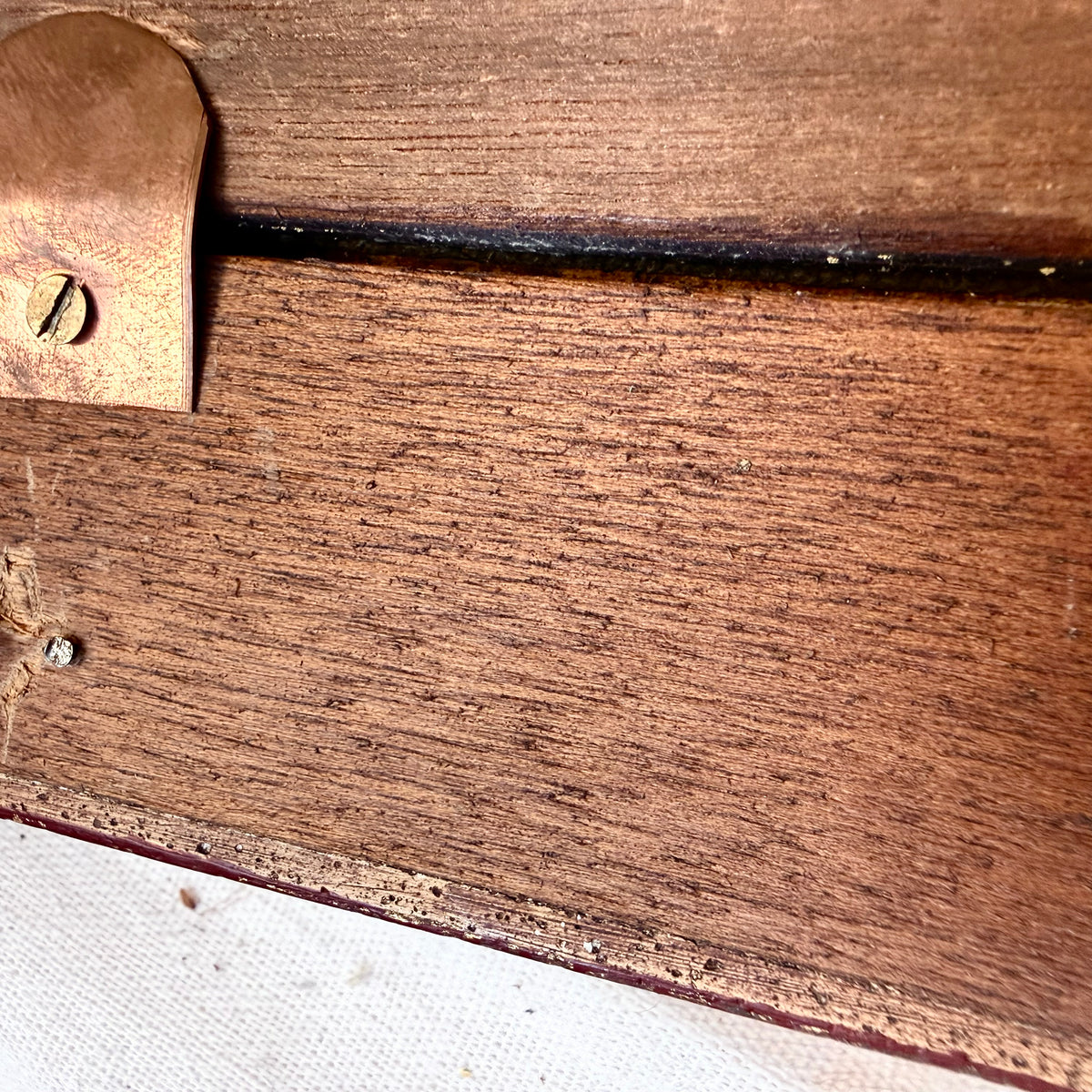 Goldener Prunkrahmen aus Holz mit Druck