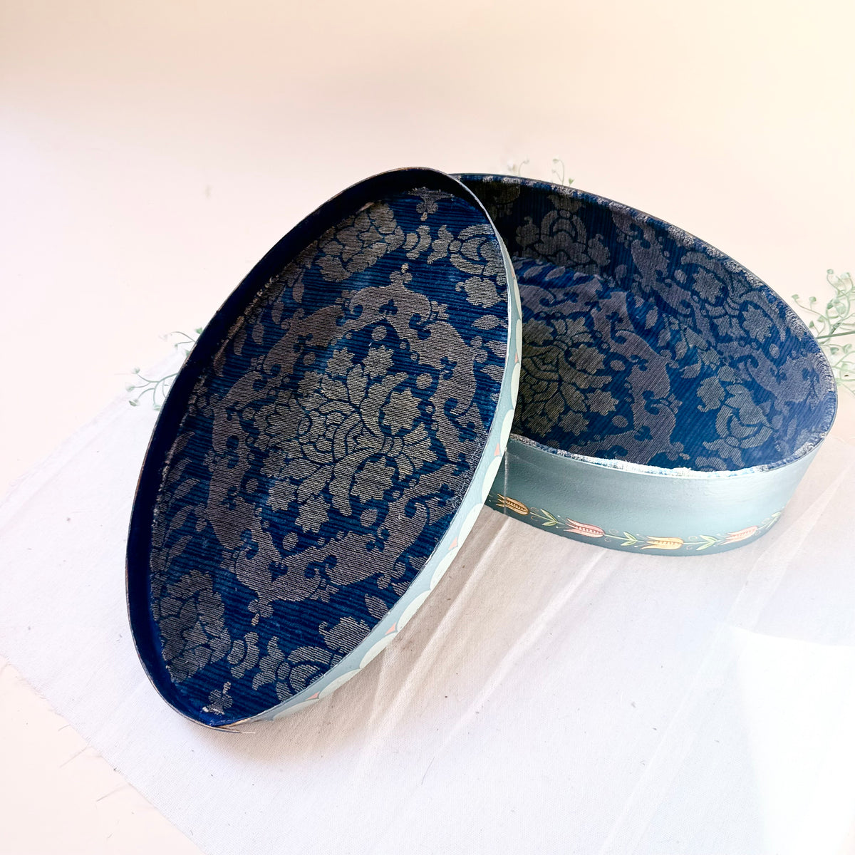 Ovale Holzbox handgemacht
