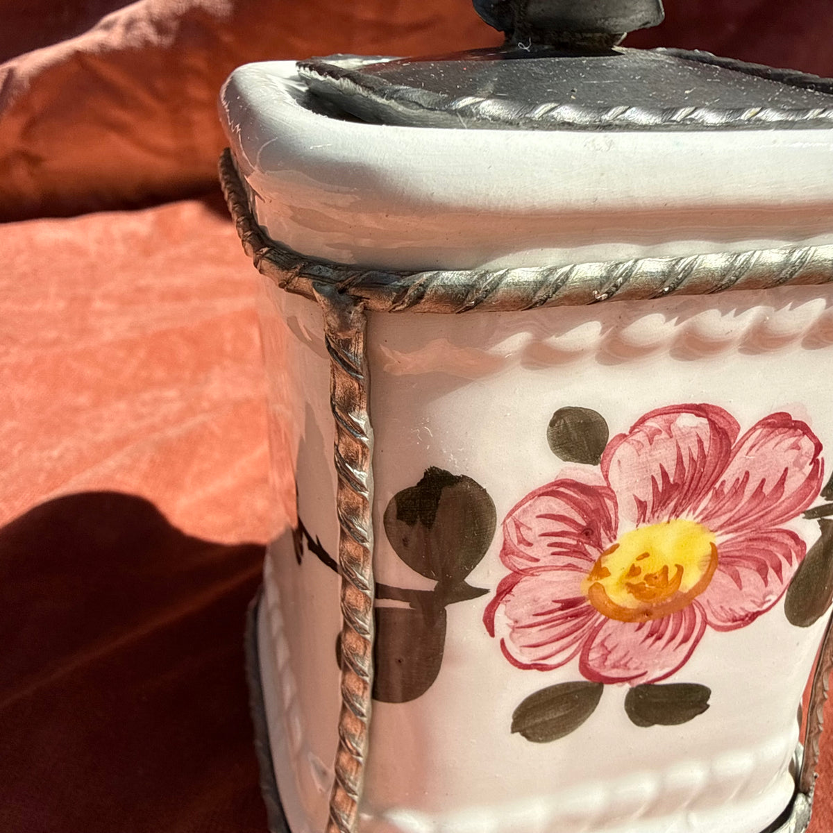 Zuckerdose in Zinngeflecht