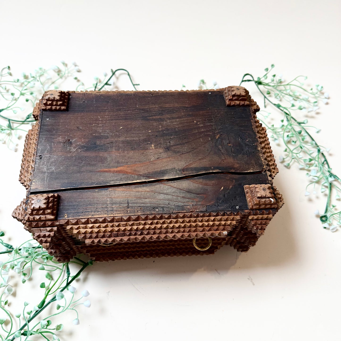 Tramp Art Box Oliv