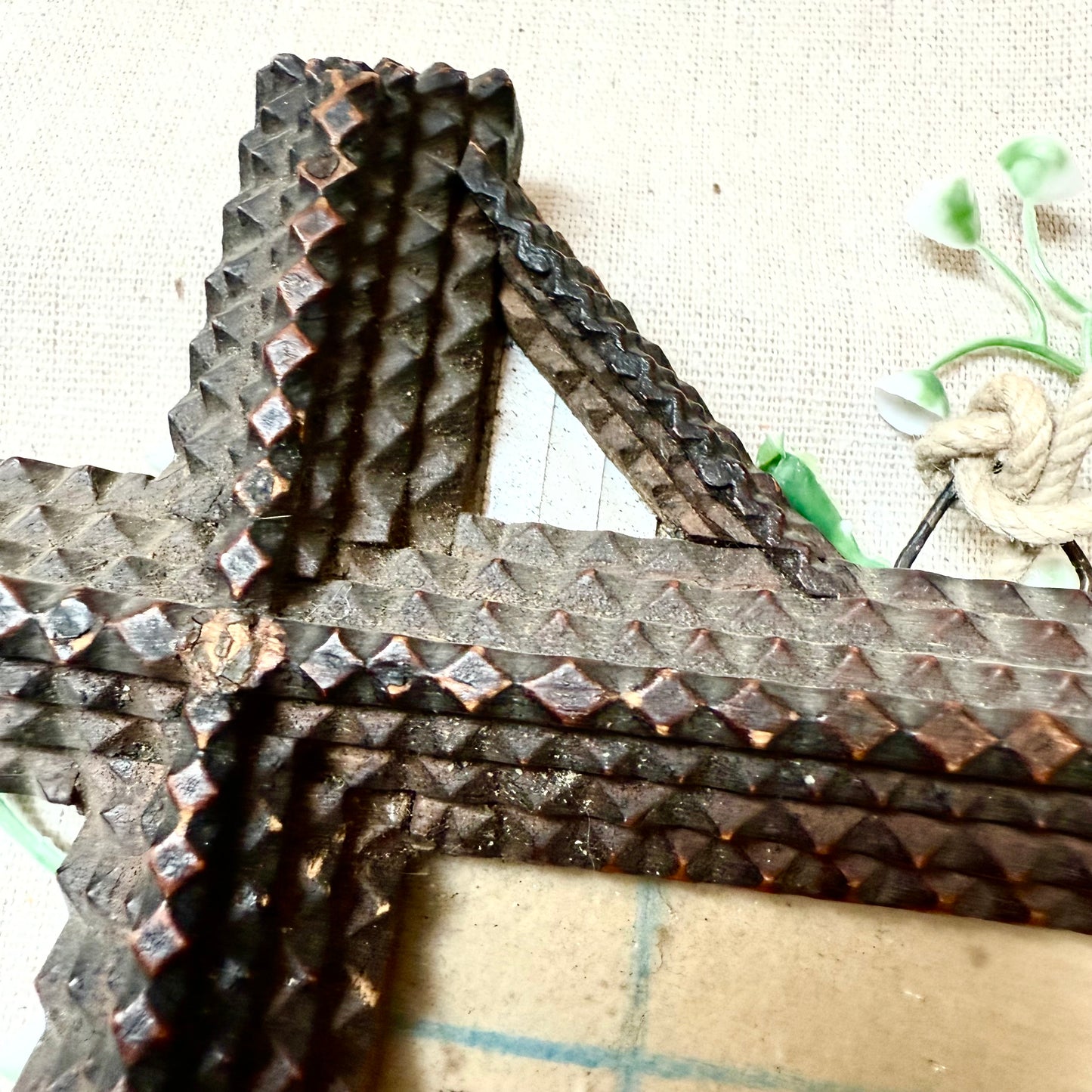 Tramp Art Rahmen mit Perlmutt