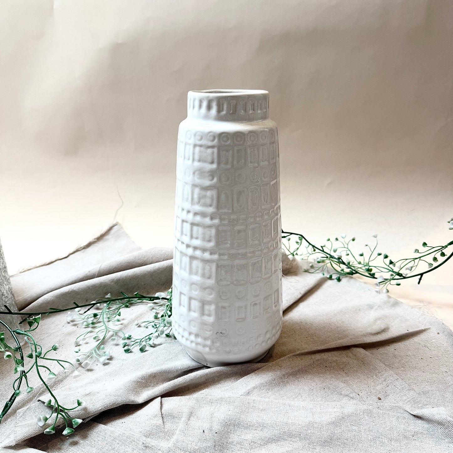 Inka Vase von Scheurich in weiß