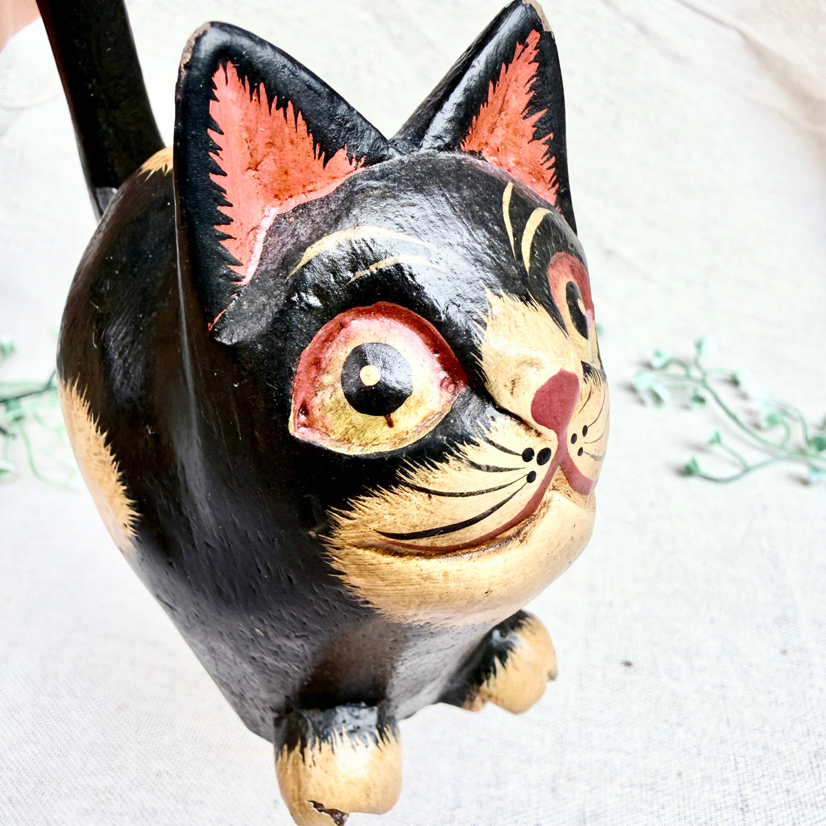 Balinesische Holzfigur Katze klein
