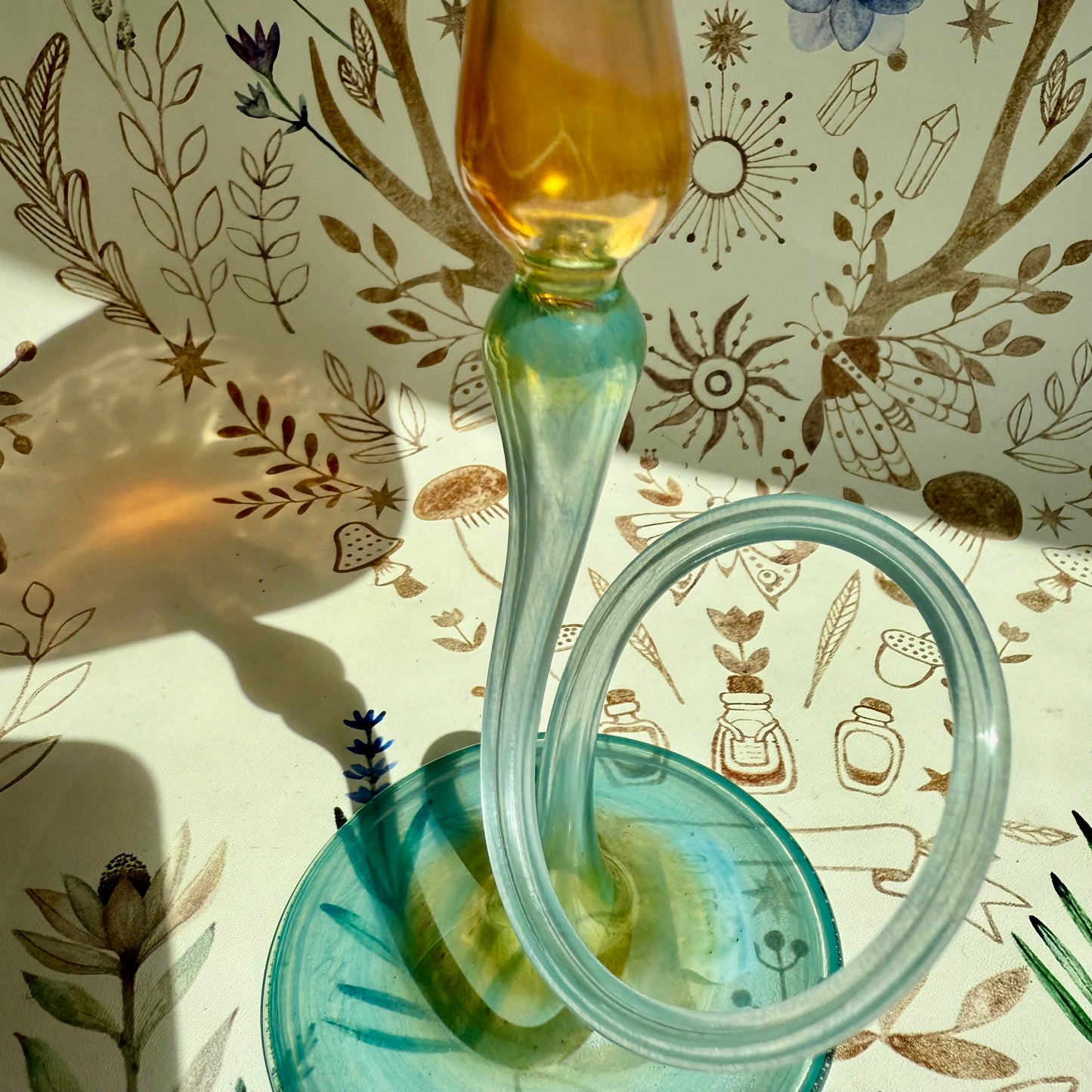 Vase en verre entrelacé