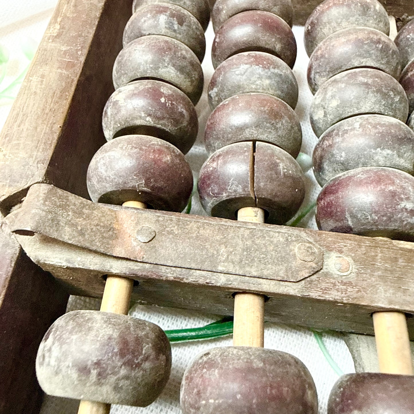 Antiker Rechenschieber aus Holz