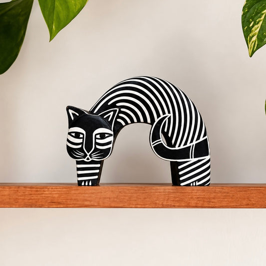 Balinesische Holzfigur Katze Bogen
