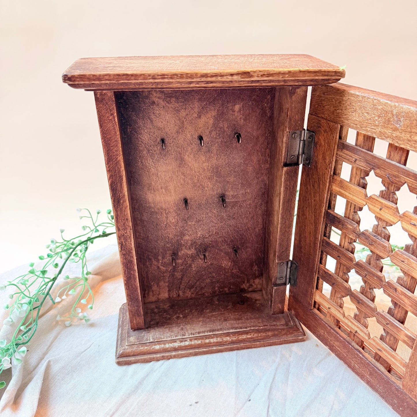 Holzregal Sterne
