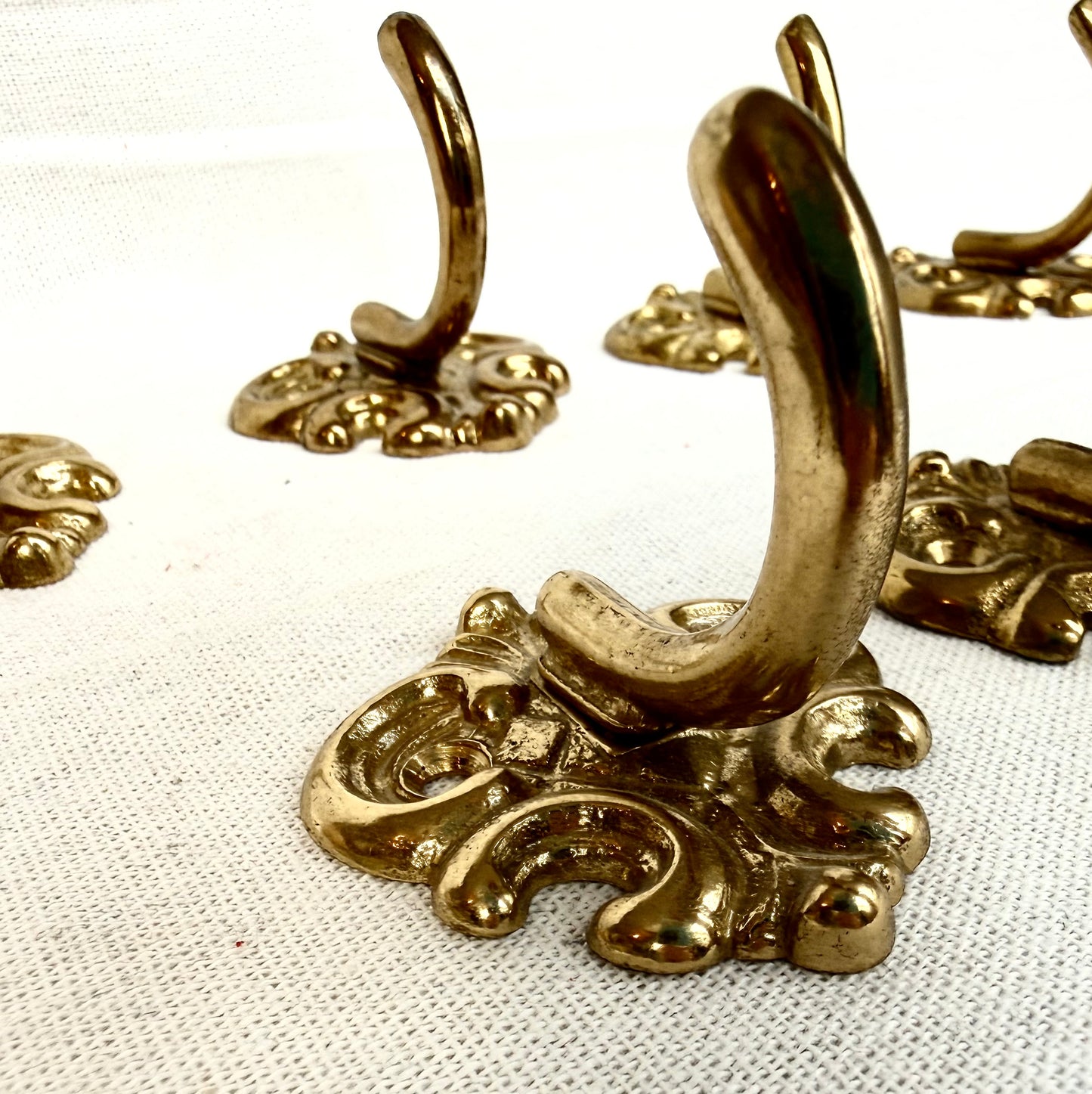 Garderobenhaken Schnörkel gold