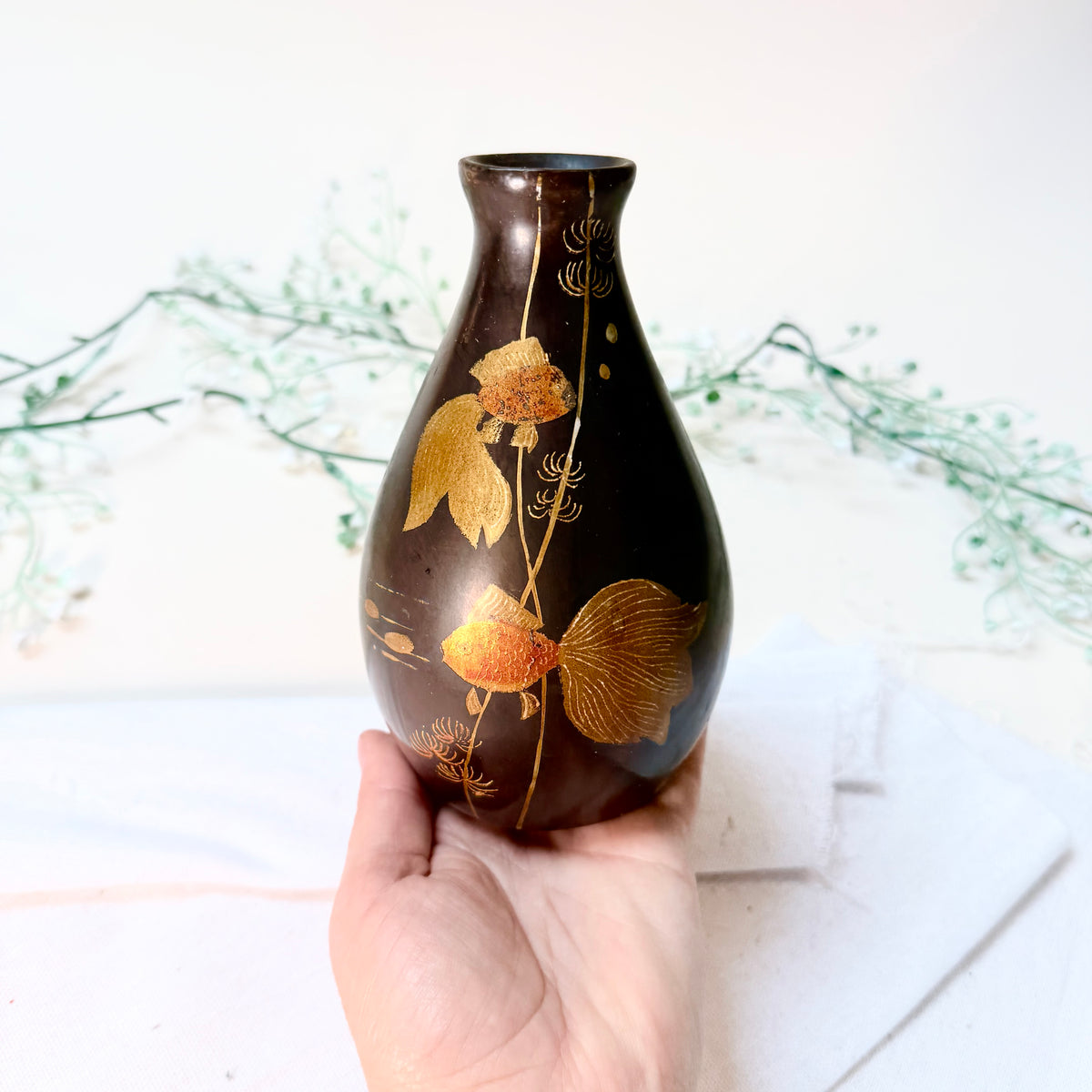 Asiatische Lackvase Fische