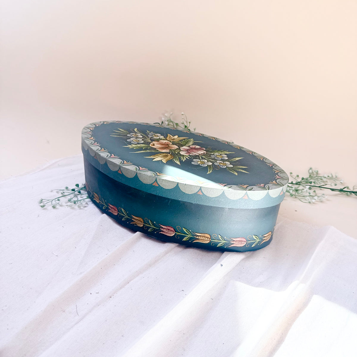 Ovale Holzbox handgemacht