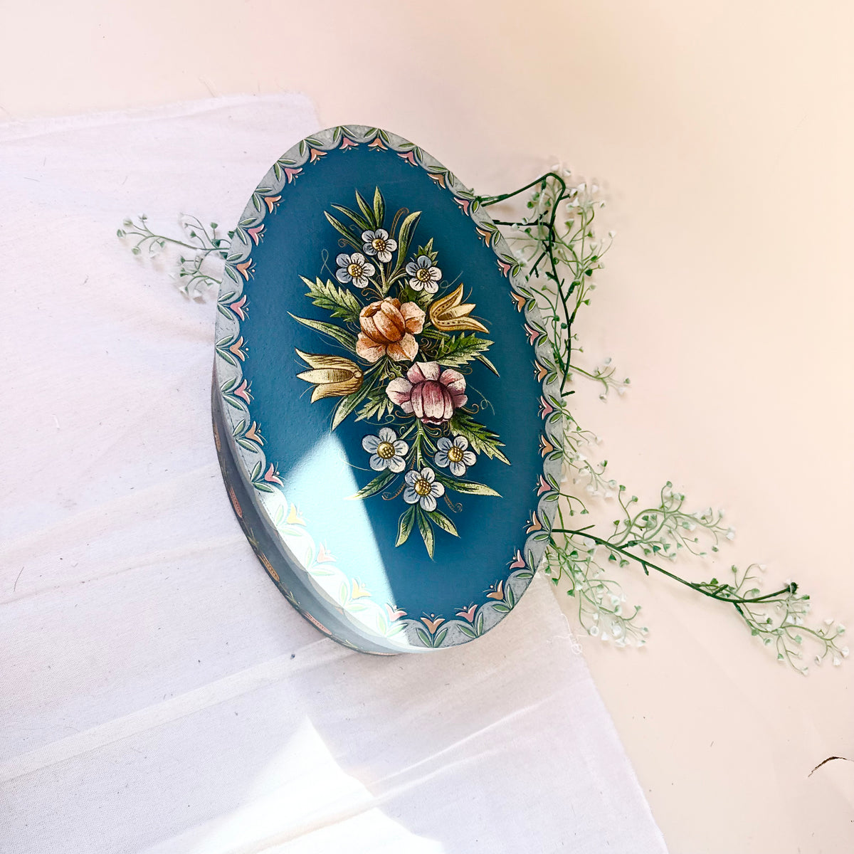 Ovale Holzbox handgemacht