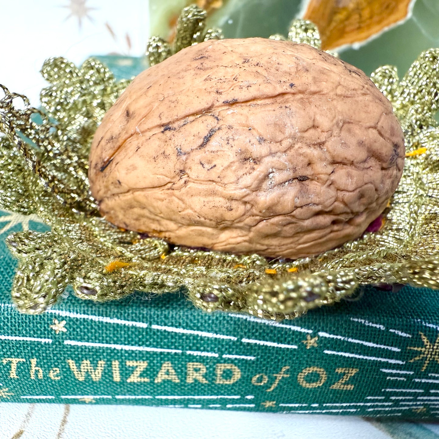 Christkind in Walnuss