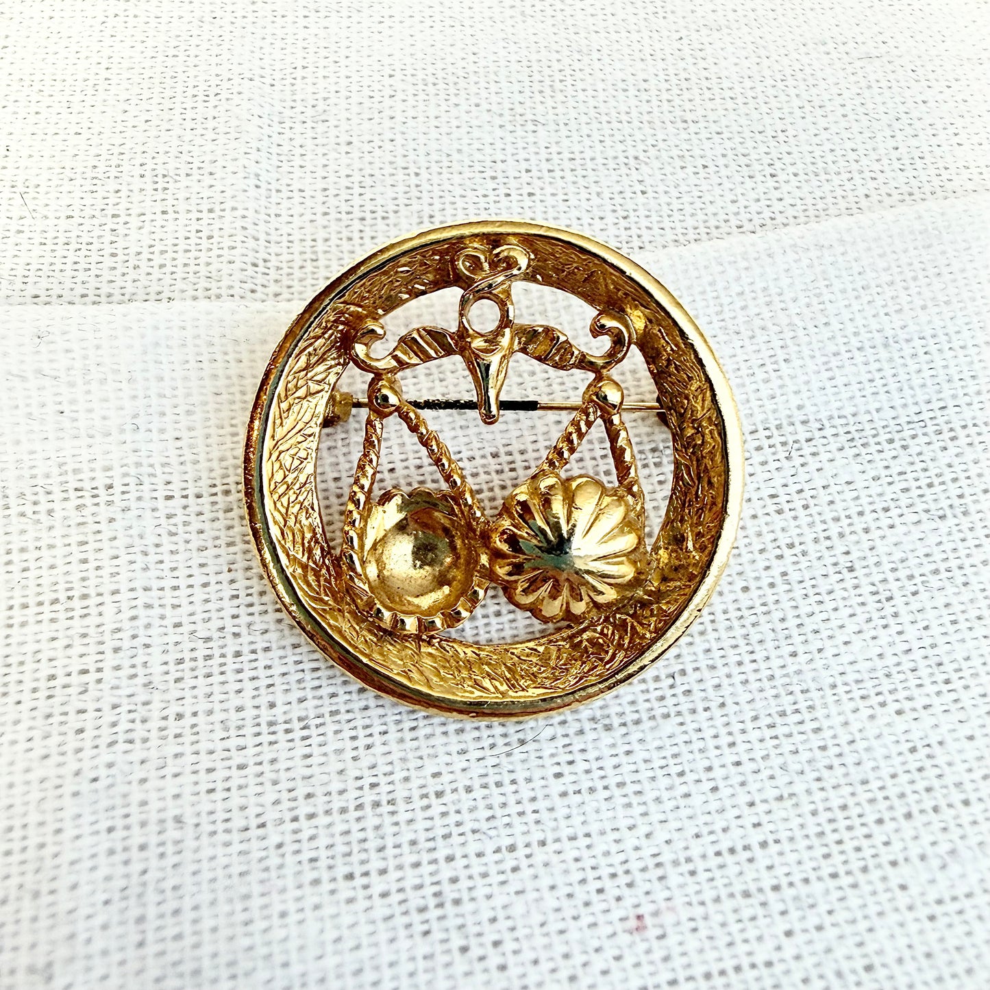 Trifari Sternzeichen Brosche Waage