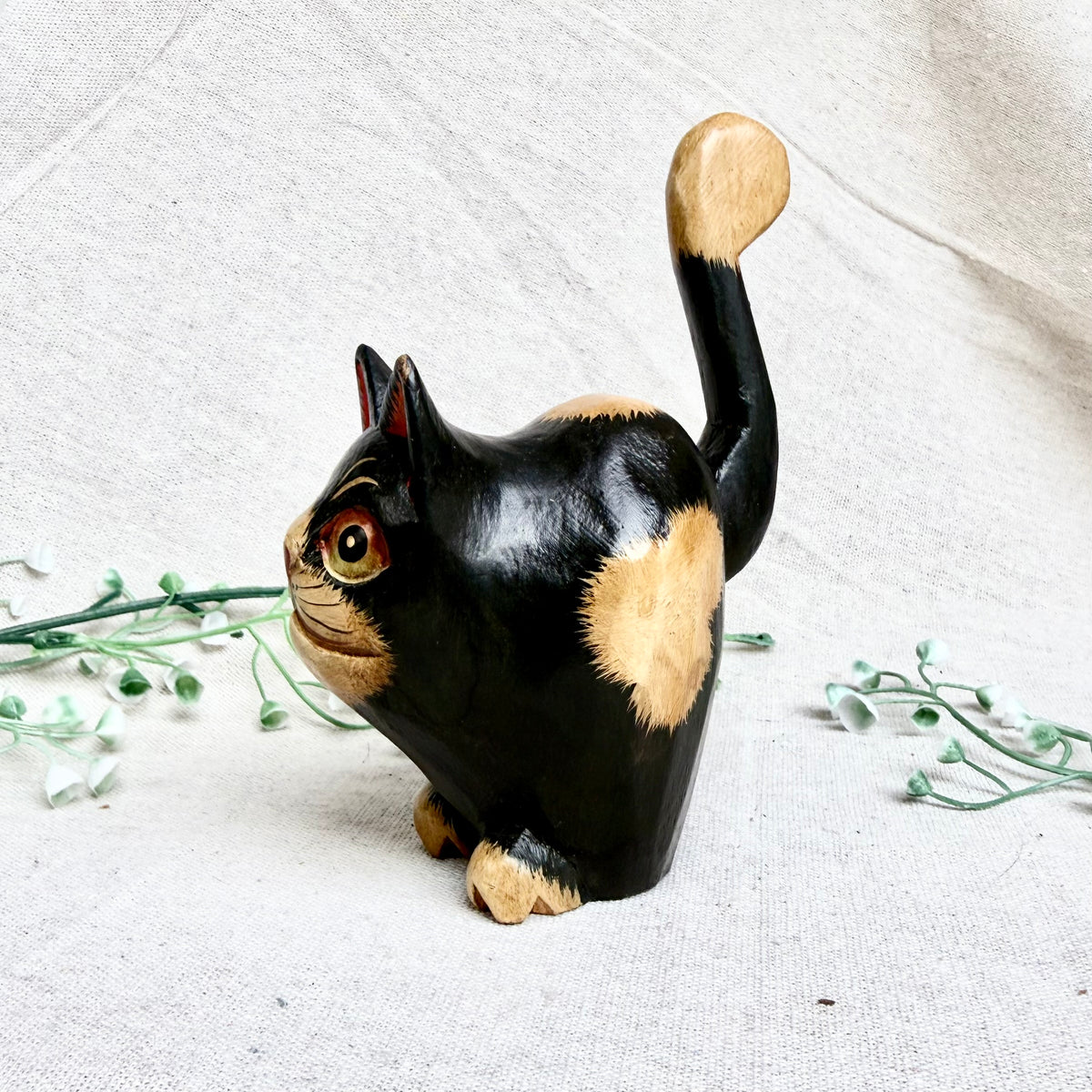 Balinesische Holzfigur Katze klein