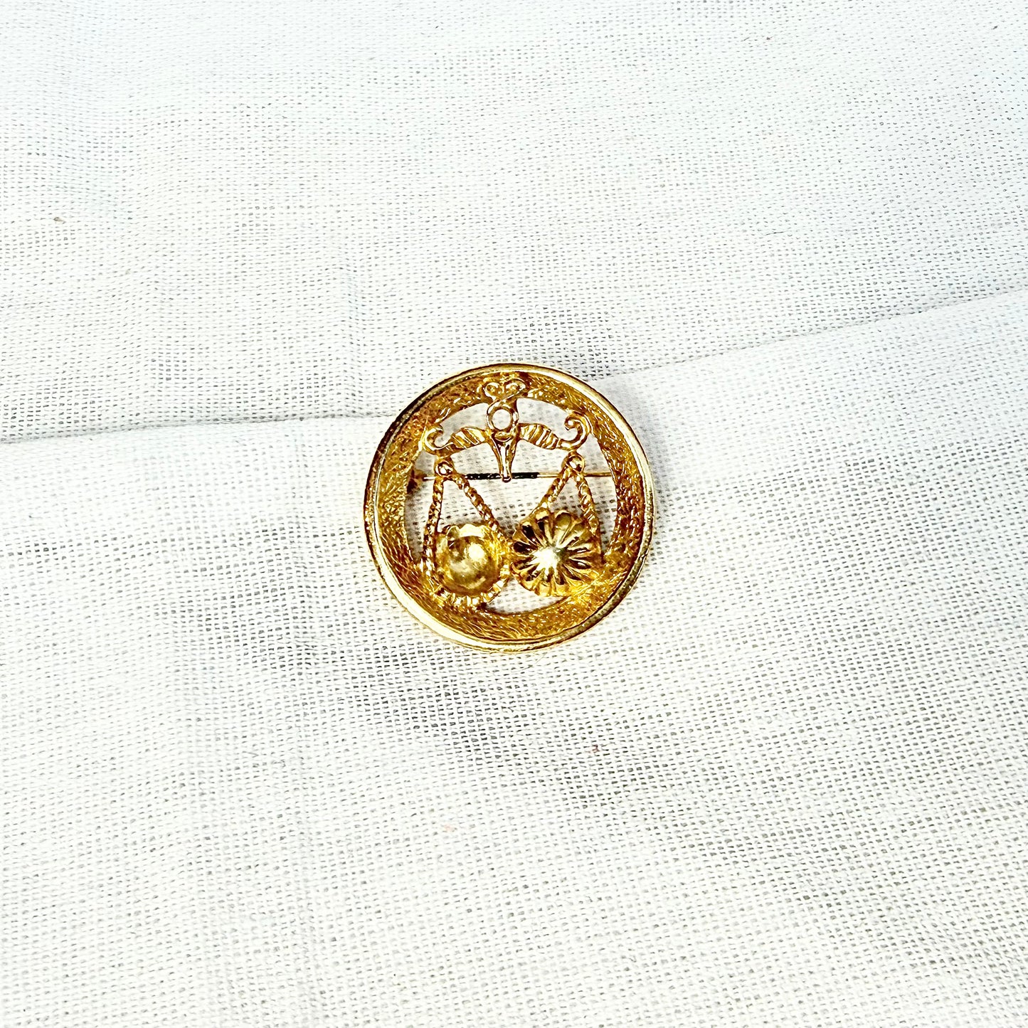 Trifari Sternzeichen Brosche Waage