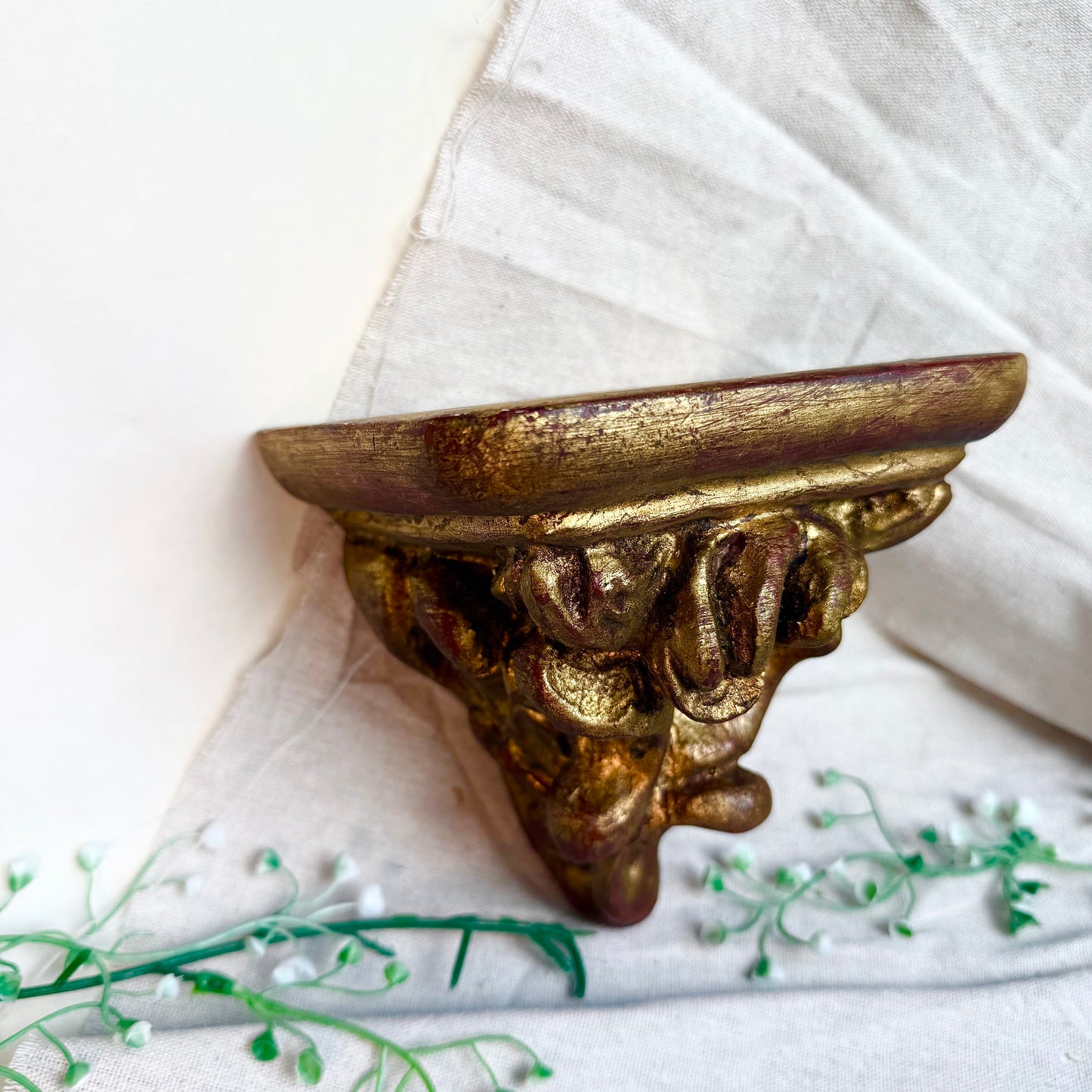 Wandkonsole geschnitzt gold