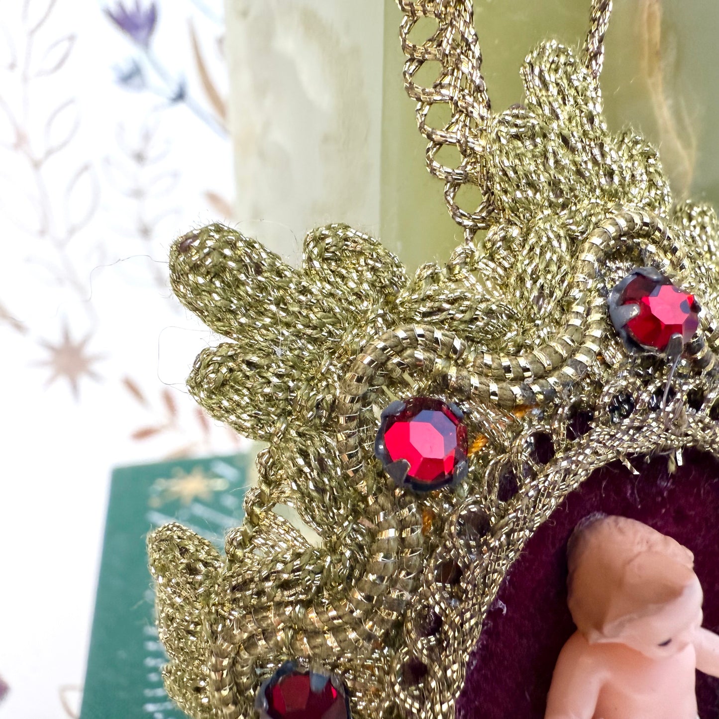 Christkind in Walnuss