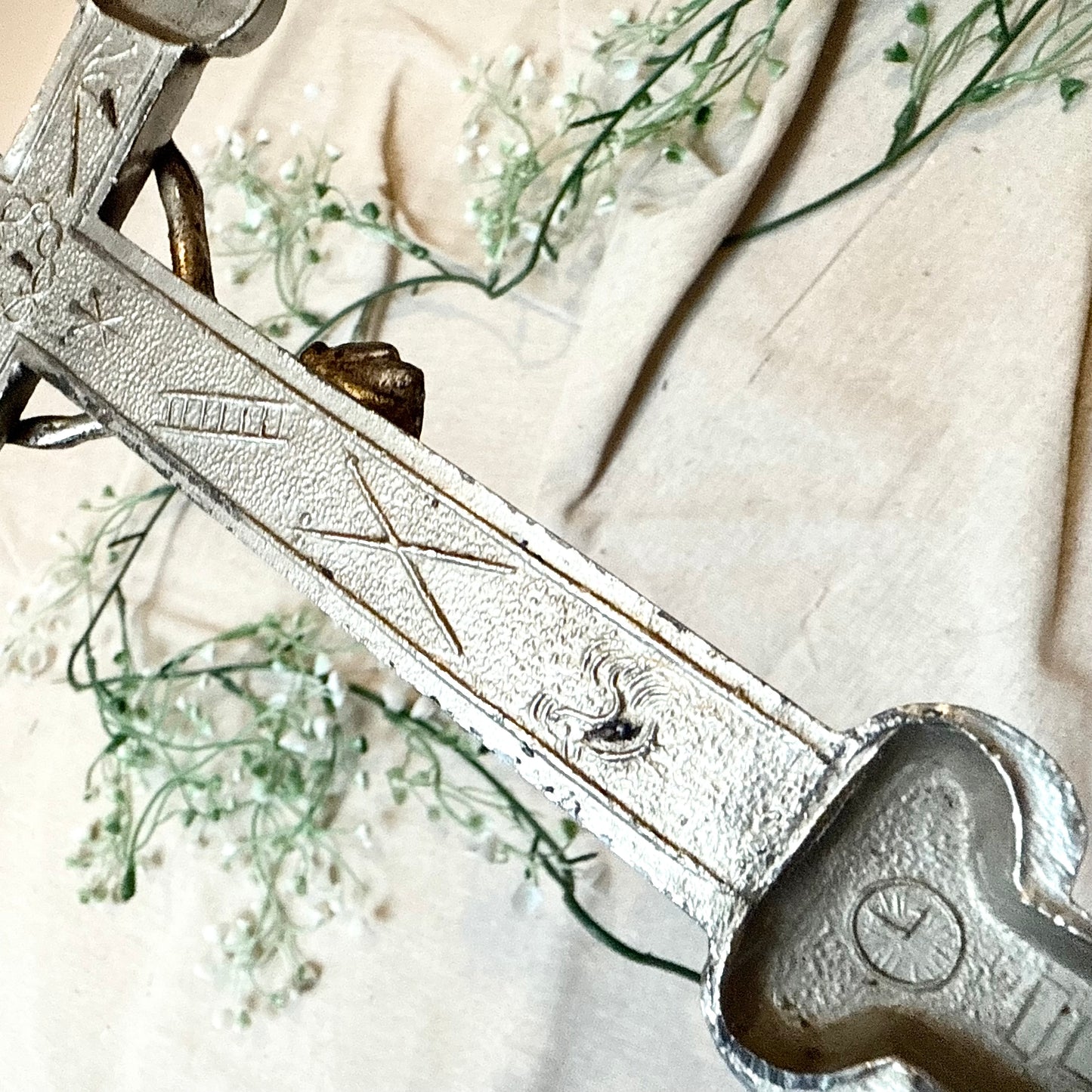 Kreuz Holz Metall antik