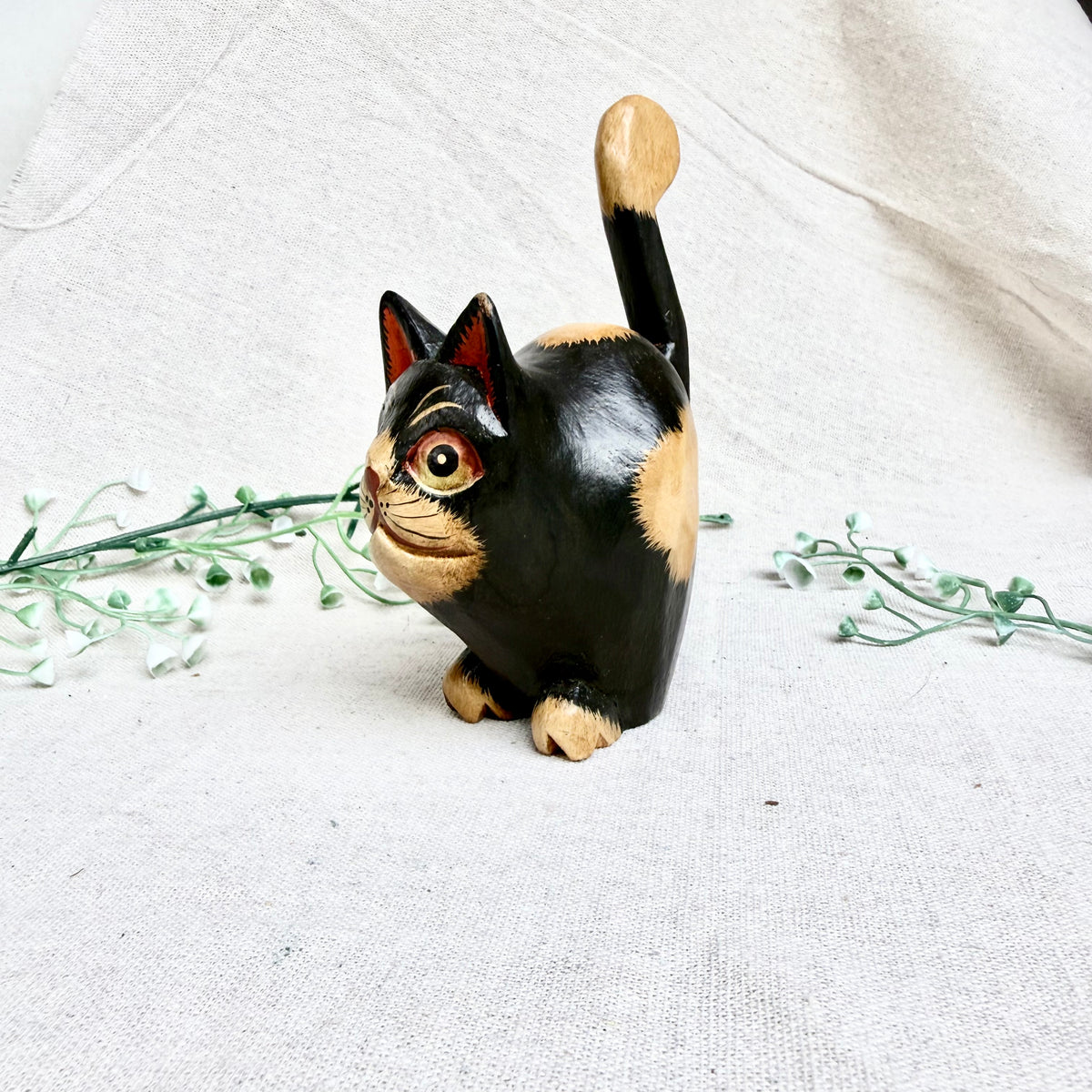 Balinesische Holzfigur Katze klein