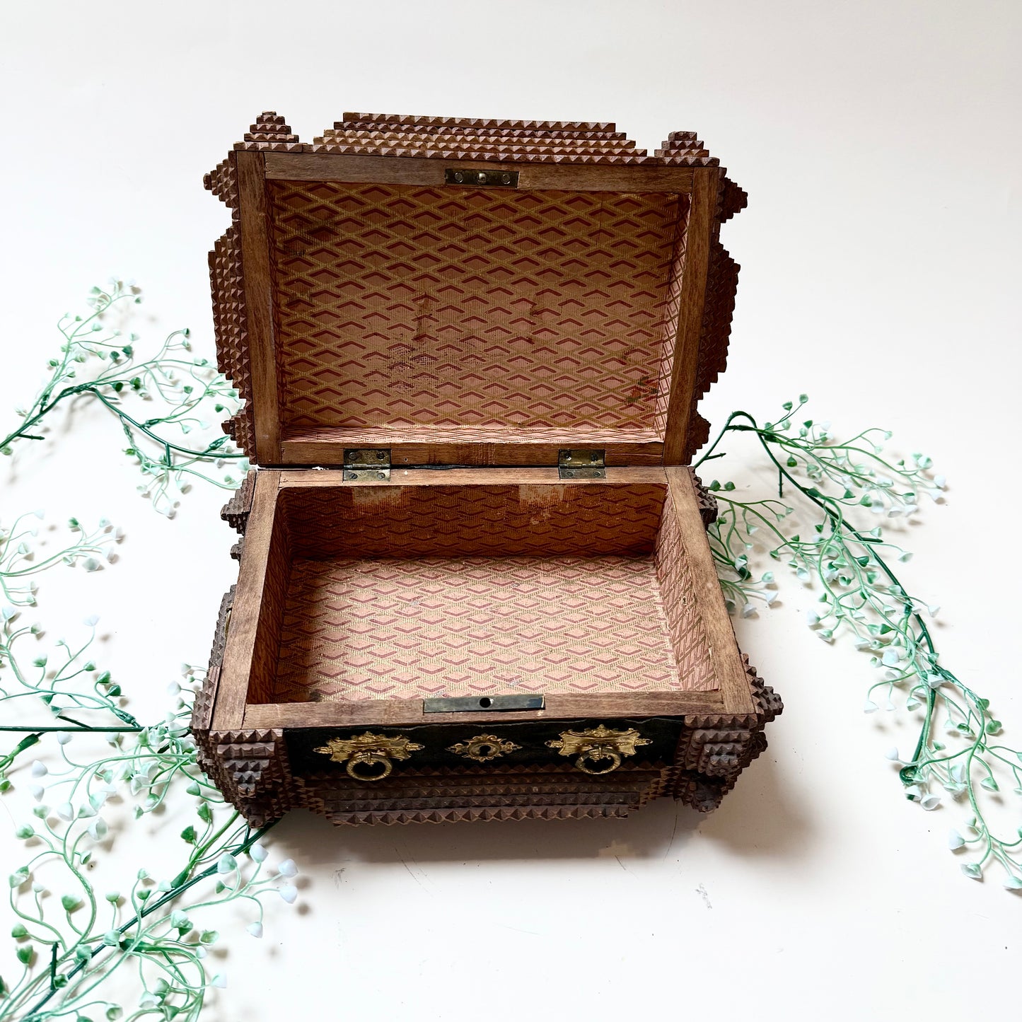 Tramp Art Box Oliv