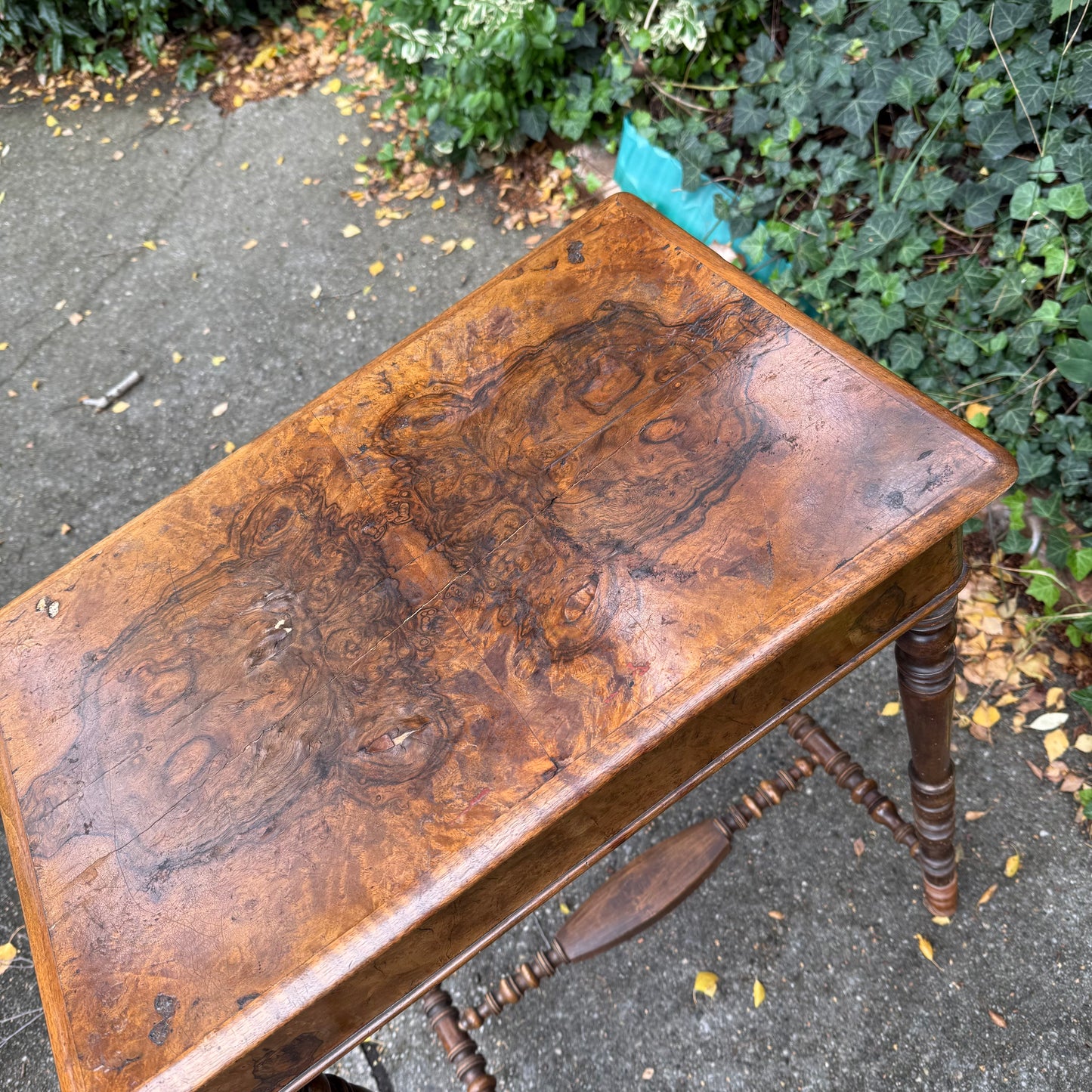 Beistelltisch Nussbaum Gründerzeit