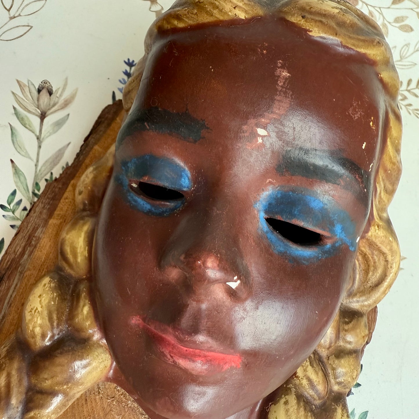 Maske Mädchen 1950er